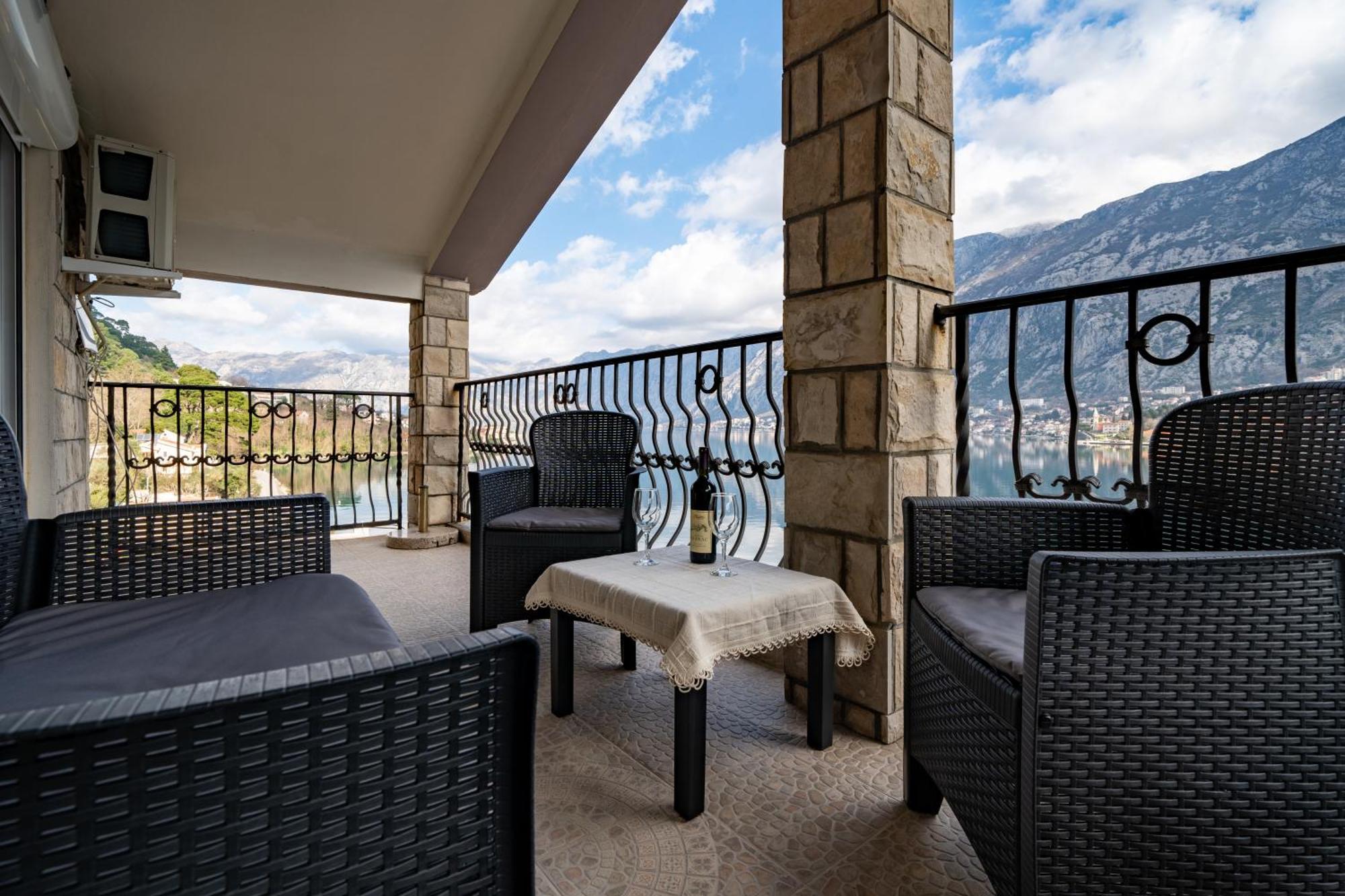 Apartments Vukovic Kotor Luaran gambar