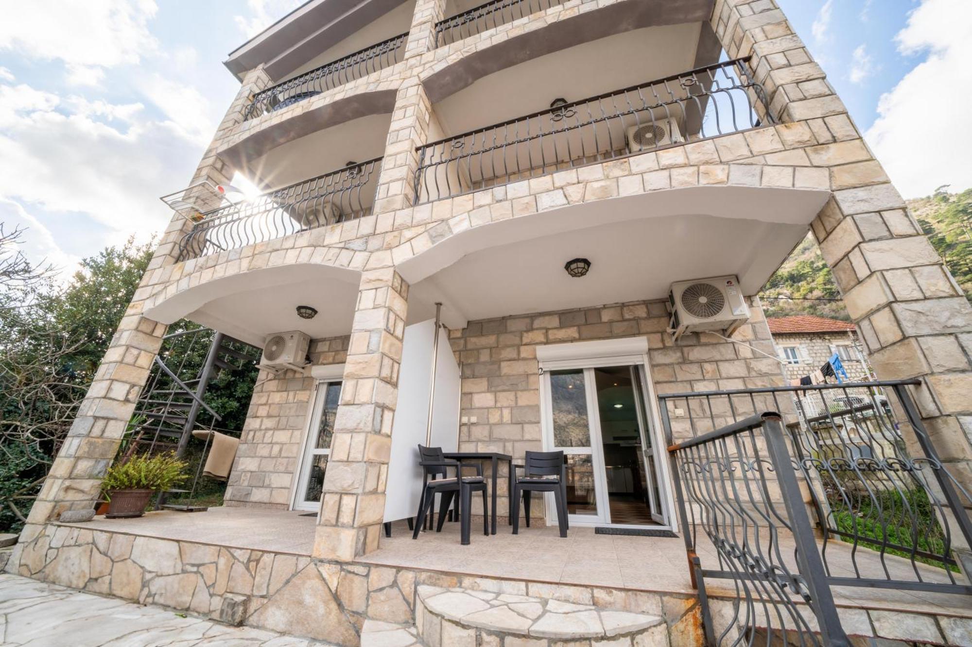 Apartments Vukovic Kotor Luaran gambar